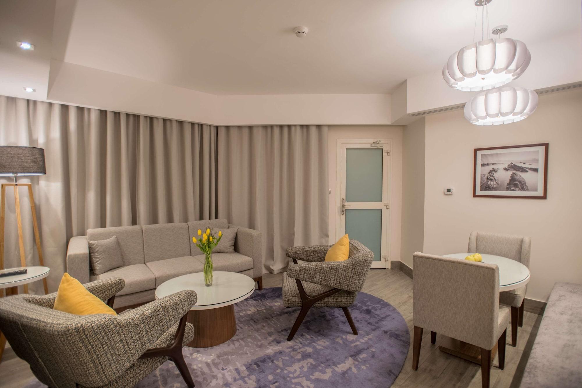 Radisson Blu Resort, Al Khobar 하프문 베이 외부 사진 The interior of a suite at the hotel