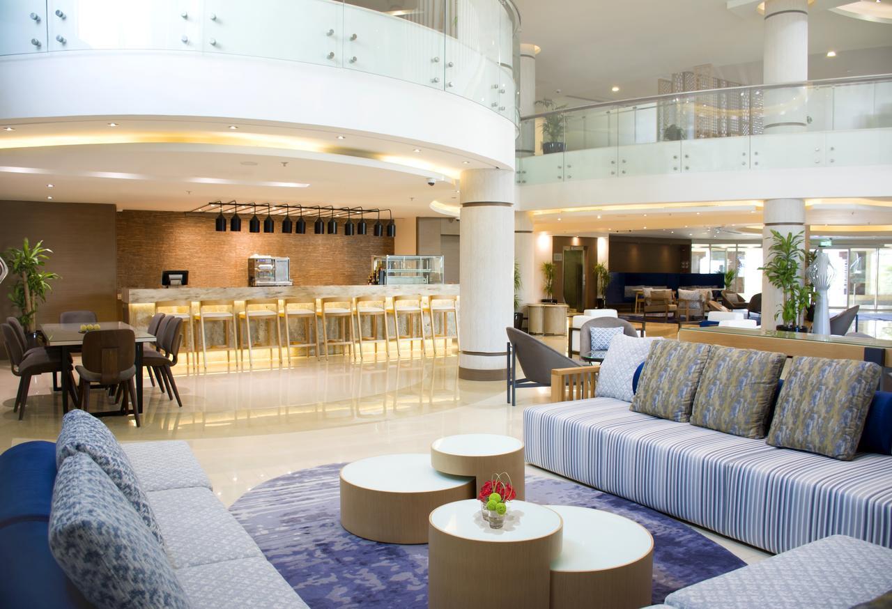 Radisson Blu Resort, Al Khobar 하프문 베이 외부 사진 The lobby of the hotel