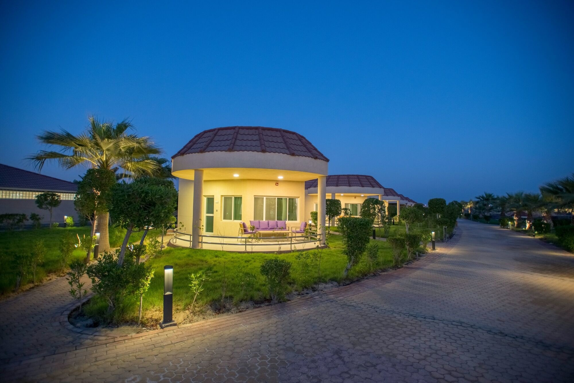 Radisson Blu Resort, Al Khobar 하프문 베이 외부 사진 The resort at night