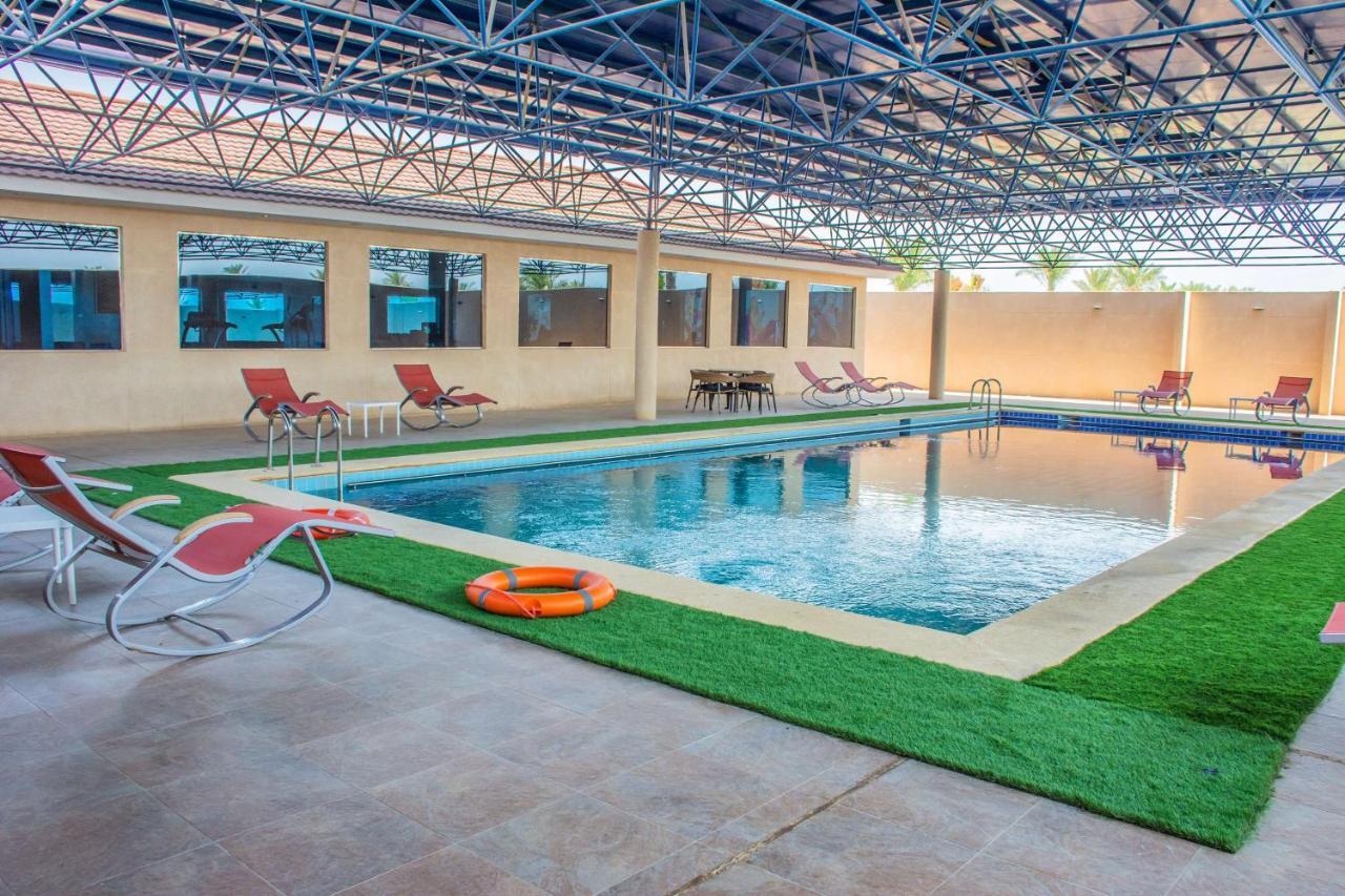 Radisson Blu Resort, Al Khobar 하프문 베이 외부 사진 Swimming pool at the hotel