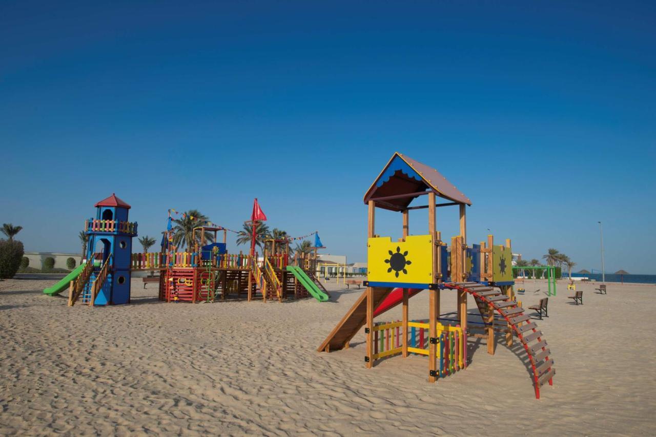 Radisson Blu Resort, Al Khobar 하프문 베이 외부 사진 Playground at the beach