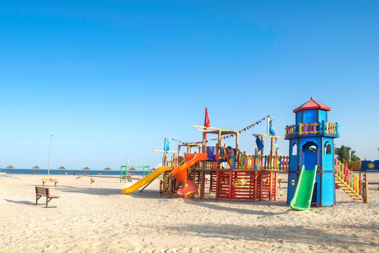 Radisson Blu Resort, Al Khobar 하프문 베이 외부 사진 Playground on the beach