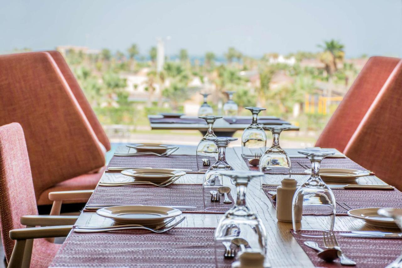 Radisson Blu Resort, Al Khobar 하프문 베이 외부 사진 The Deck